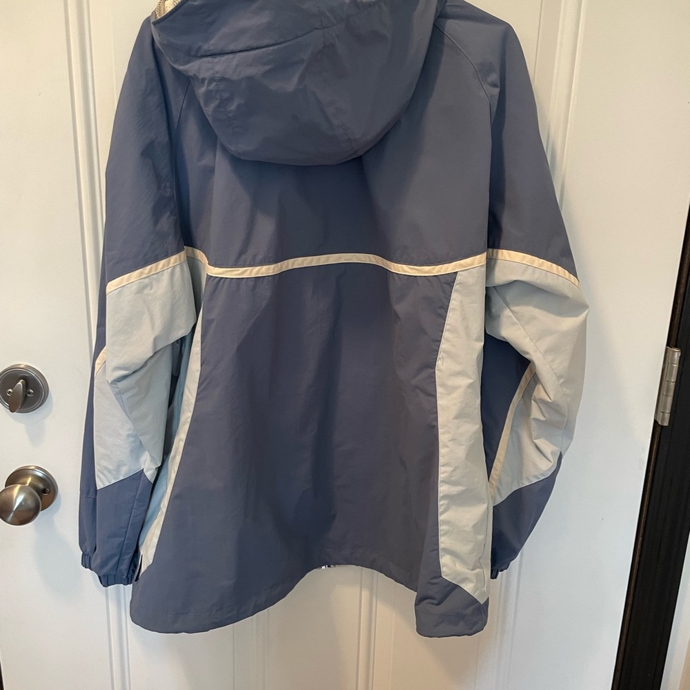 Spring jacket/water resistant. Jacket - Picture 3 of 10